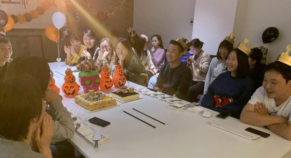 幽會(huì)萬(wàn)圣節(jié)，妖你來(lái)?yè)v鬼
